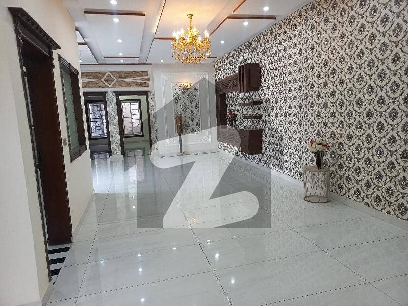 10 marla brand new 5bed double story house in wapda town (with sui gas)