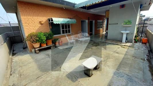 G-8-2 female ke liye portion furnished for rent