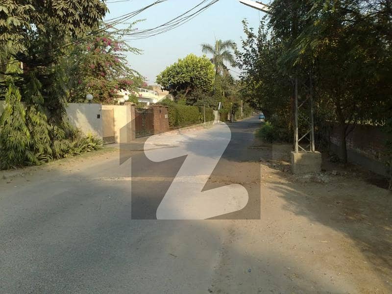 Facing Park Tipu Block 2 Kanal House For Sale in Garden Town Lahore