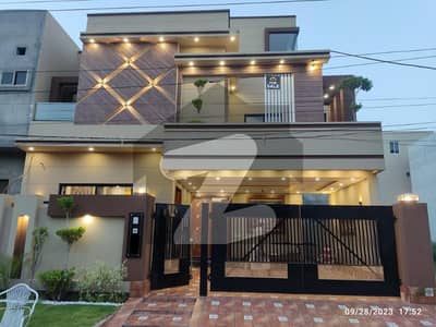 10 Marla Luxury House For SALE In OPF Society