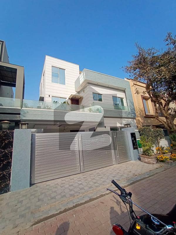 10 Marla House For Rent Janiper Block Sector C Bahria Town Lahore