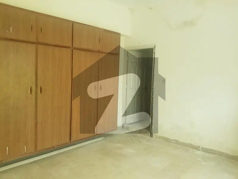 Bani Gala GAS Flat Available For Rent