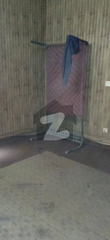 اعوان ٹاؤن ۔ علی بلاک اعوان ٹاؤن,لاہور میں 3 کمروں کا 1 کنال مکان 4.0 کروڑ میں برائے فروخت۔