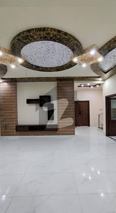 ٹیک ٹاؤن (ٹی این ٹی کالونی) ستیانہ روڈ,فیصل آباد میں 5 کمروں کا 10 مرلہ مکان 3.0 کروڑ میں برائے فروخت۔