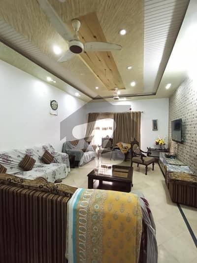 سعید کالونی فیصل آباد میں 3 کمروں کا 10 مرلہ مکان 70.0 ہزار میں کرایہ پر دستیاب ہے۔
