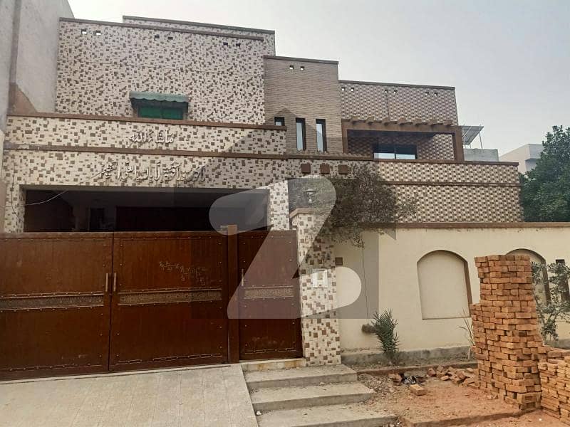 خیابانِ گارڈنز فیصل آباد میں 5 کمروں کا 14 مرلہ مکان 1.25 لاکھ میں کرایہ پر دستیاب ہے۔