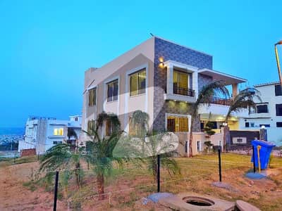 بحریہ ٹاؤن فیز 8 بحریہ ٹاؤن راولپنڈی,راولپنڈی میں 7 کمروں کا 10 مرلہ مکان 3.8 کروڑ میں برائے فروخت۔