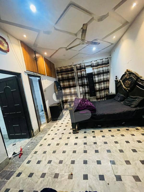 غلام محمد آباد فیصل آباد میں 3 کمروں کا 2 مرلہ مکان 1.35 کروڑ میں برائے فروخت۔