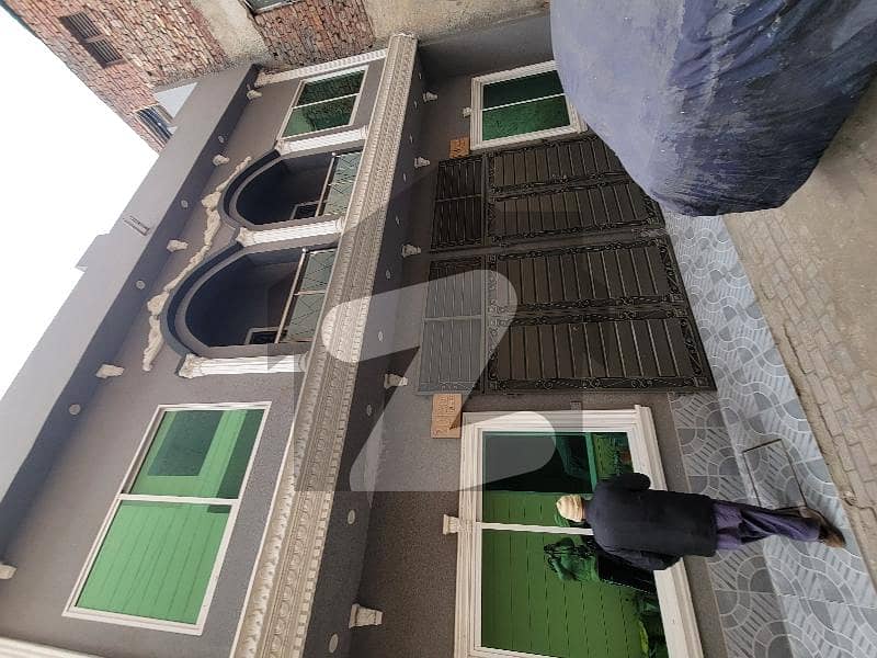 ملتان روڈ لاہور میں 4 کمروں کا 4 مرلہ مکان 1.9 کروڑ میں برائے فروخت۔