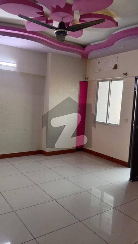 3 BED FLAT ON WELL MAINTAINED BUILDING ON SHARFABAD FOR RENT