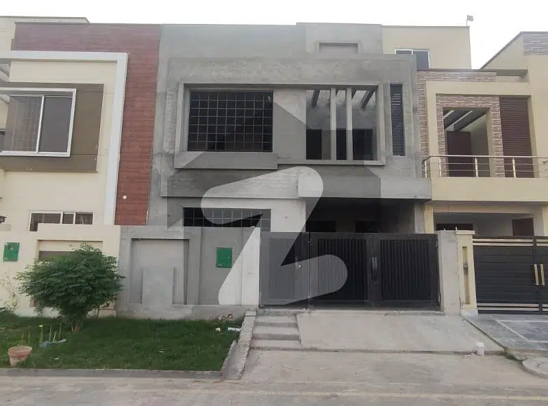 Near To Park Beautiful 5 Marla Grey Structure House For Sale