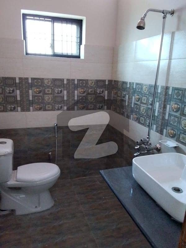 1 Kanal Upper Portion 4 Bedroom Attach Bathroom