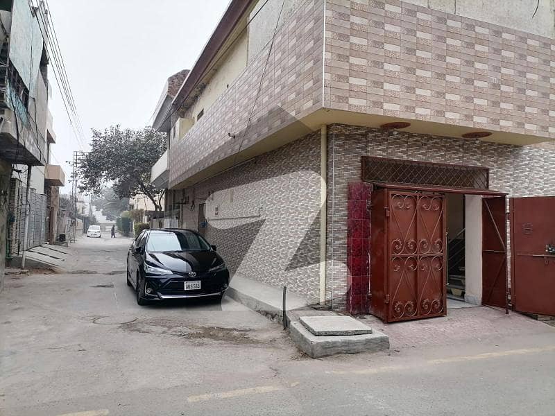 خیابانِ کالونی فیصل آباد میں 5 کمروں کا 4 مرلہ مکان 1.5 کروڑ میں برائے فروخت۔