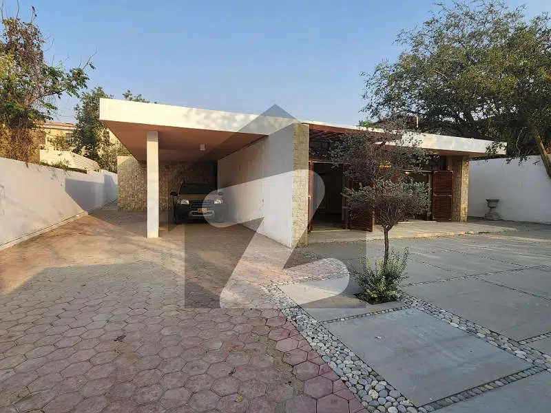 Single Story 1000 Yards Renovated Ready To Move Bungalow For Rent Dha Phase 4 Hill Area