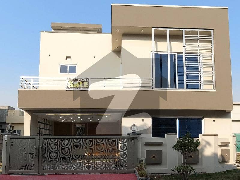 On Excellent Location House Spread Over 7 Marla In Bahria Town Phase 8 - Abu Bakar Block Available