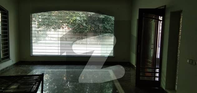 گلبرگ 2 - بلاک ایچ گلبرگ 2,گلبرگ,لاہور میں 8 کمروں کا 1 کنال مکان 4.5 لاکھ میں کرایہ پر دستیاب ہے۔
