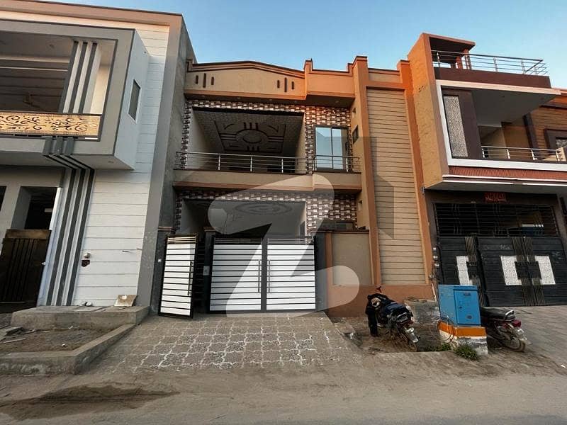 الحرام کے ایگزیکٹو ولاز جہانگی والا روڈ,بہاولپور میں 6 کمروں کا 5 مرلہ مکان 1.35 کروڑ میں برائے فروخت۔