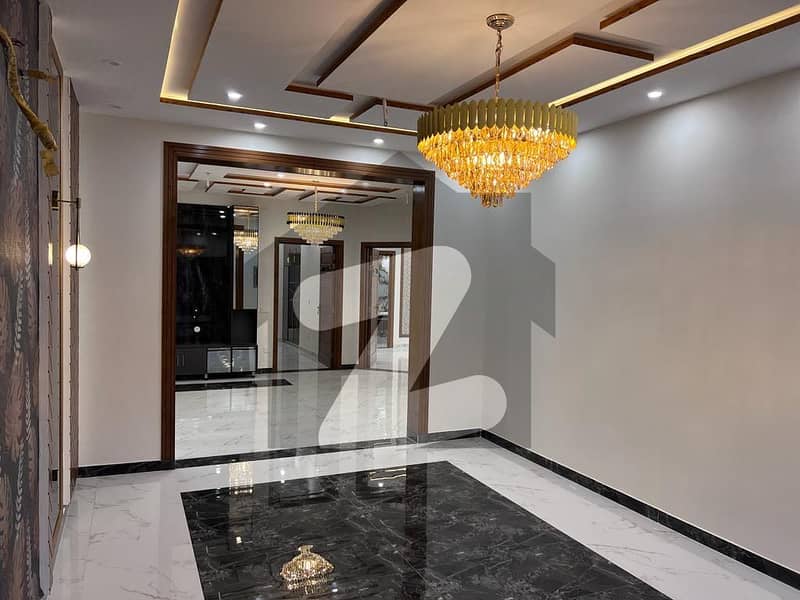 او پی ایف ہاؤسنگ سکیم - بلاک سی او پی ایف ہاؤسنگ سکیم,لاہور میں 6 کمروں کا 10 مرلہ مکان 4.1 کروڑ میں برائے فروخت۔