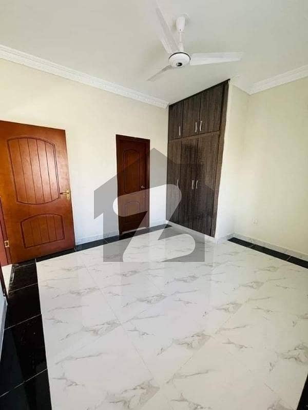 West Open Upper Portion 3 Bed DD Available For Rent