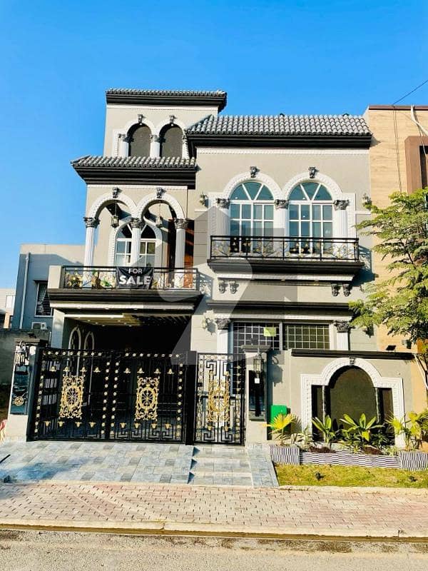 5 Marla Brand New Lavish House for Sale in Bahria Town Lahore