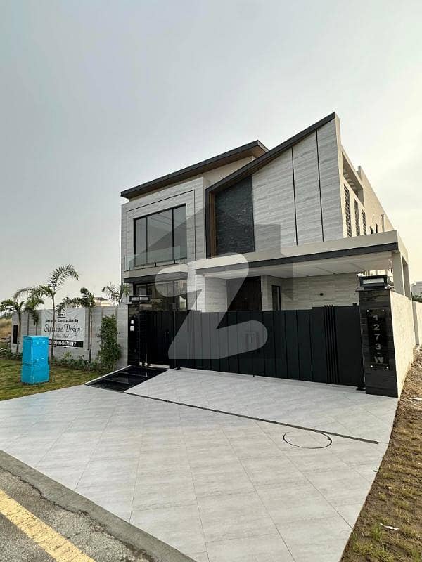 01 Kanal Modern Straight Line House In Phase 7 For Sale