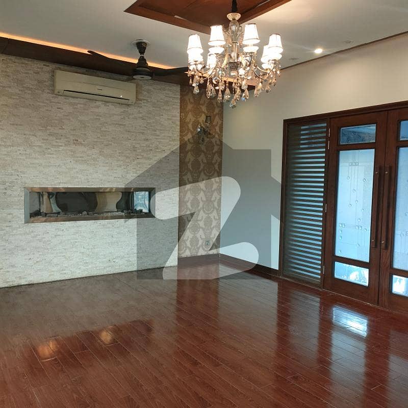 1 Kanal House For Sale In DHA Phase 3 Z Block Near To Park At Good Location