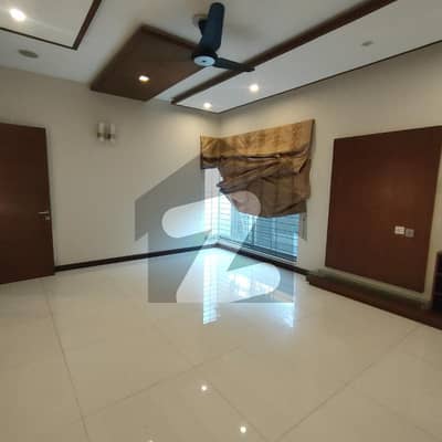 1 kanal house for sale in DHA Phase 3 Z Block Near to park at good location