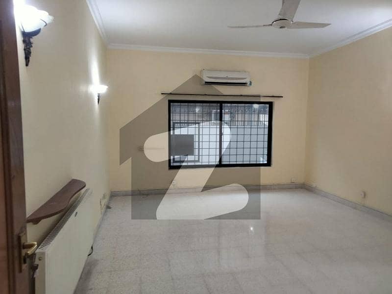 ایف ۔ 11 اسلام آباد میں 6 کمروں کا 1 کنال مکان 20.0 کروڑ میں برائے فروخت۔