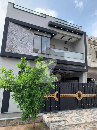 5 Marla Beautiful Luxurious Brand New House For Sale