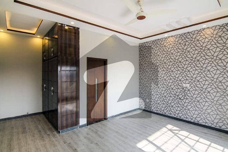 1 Kanal Lavish Upper Portion On Top Location For Rent In Phase 1 Near Masjid Chowk Dha Lahore