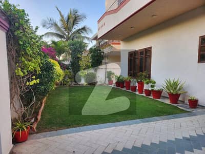 500 Sq Yards Maintain Bungalow At Phase VI