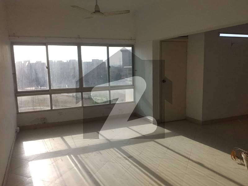 کلفٹن ۔ بلاک 5 کلفٹن,کراچی میں 2 کمروں کا 6 مرلہ فلیٹ 1.8 کروڑ میں برائے فروخت۔