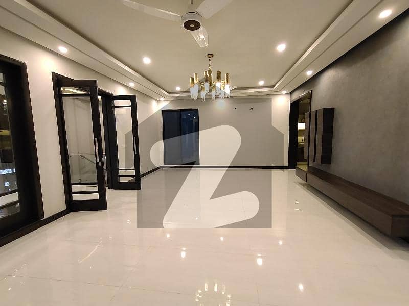 ایل ڈی اے ایوینیو لاہور میں 7 کمروں کا 10 مرلہ مکان 2.75 کروڑ میں برائے فروخت۔