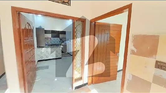 یونیورسٹی روڈ کراچی میں 9 کمروں کا 5 مرلہ مکان 2.75 کروڑ میں برائے فروخت۔