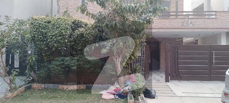 پیراگون سٹی ۔ گروو بلاک پیراگون سٹی,لاہور میں 5 کمروں کا 10 مرلہ مکان 1.35 لاکھ میں کرایہ پر دستیاب ہے۔