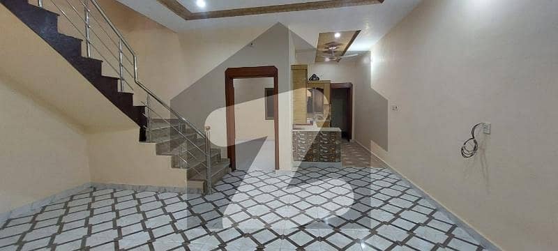 کشمیر روڈ سیالکوٹ میں 4 کمروں کا 4 مرلہ مکان 1.6 کروڑ میں برائے فروخت۔