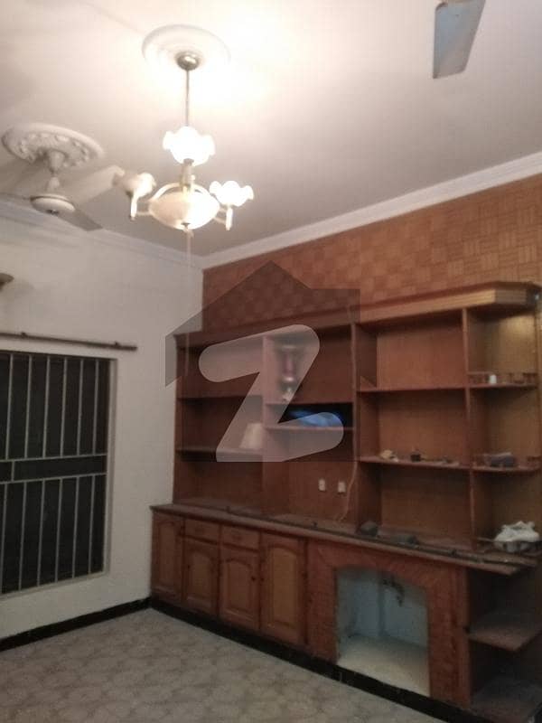 12marla 6beds Neat Clean house for rent in gulraiz housing