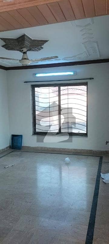 uperpoushion for Rent G11 3Bedroom with attached washrooms D D one kitchen one Bed room with attached washrooms TV launch Monty