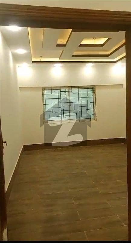 خالد بِن ولید روڈ کراچی میں 3 کمروں کا 8 مرلہ فلیٹ 5.0 کروڑ میں برائے فروخت۔