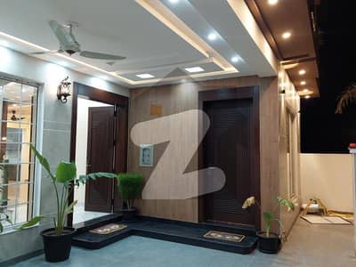 ٹاپ سٹی 1 - بلاک اے ٹاپ سٹی 1,اسلام آباد میں 4 کمروں کا 10 مرلہ مکان 4.5 کروڑ میں برائے فروخت۔