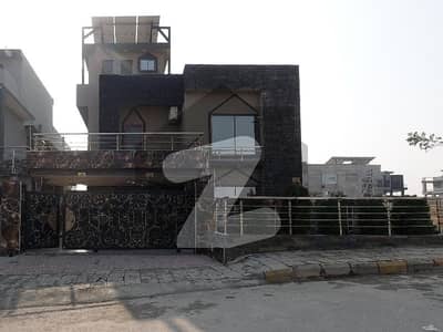 Good On Excellent Location 10 Marla House For Sale In Bahria Town Phase 8 - Block G