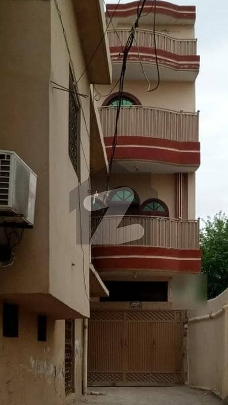ڈیفینس آفیسر کالونی پشاور میں 5 کمروں کا 10 مرلہ مکان 4.0 کروڑ میں برائے فروخت۔