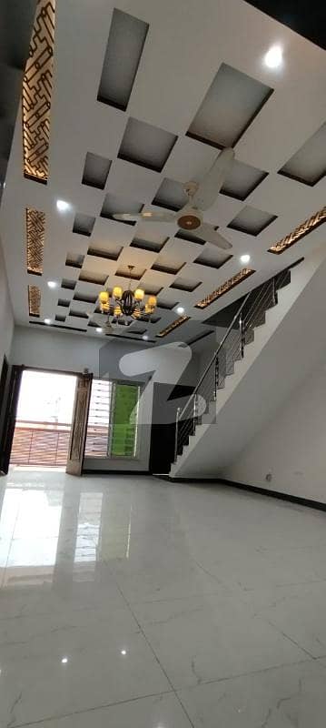 فیصل ٹاؤن - ایف ۔ 18 اسلام آباد میں 6 کمروں کا 8 مرلہ مکان 2.85 کروڑ میں برائے فروخت۔