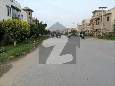 فارمانئیٹس ہاؤسنگ سکیم لاہور میں 10 مرلہ رہائشی پلاٹ 1.6 کروڑ میں برائے فروخت۔