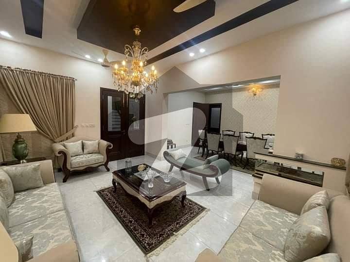 ڈی ایچ اے فیز 6 - بلاک سی فیز 6,ڈیفنس (ڈی ایچ اے),لاہور میں 5 کمروں کا 1 کنال مکان 8.2 کروڑ میں برائے فروخت۔