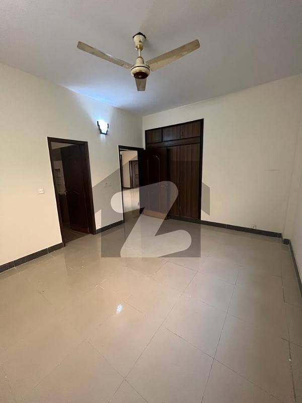 عسکری 5 ملیر کنٹونمنٹ,کینٹ,کراچی میں 3 کمروں کا 10 مرلہ فلیٹ 3.75 کروڑ میں برائے فروخت۔
