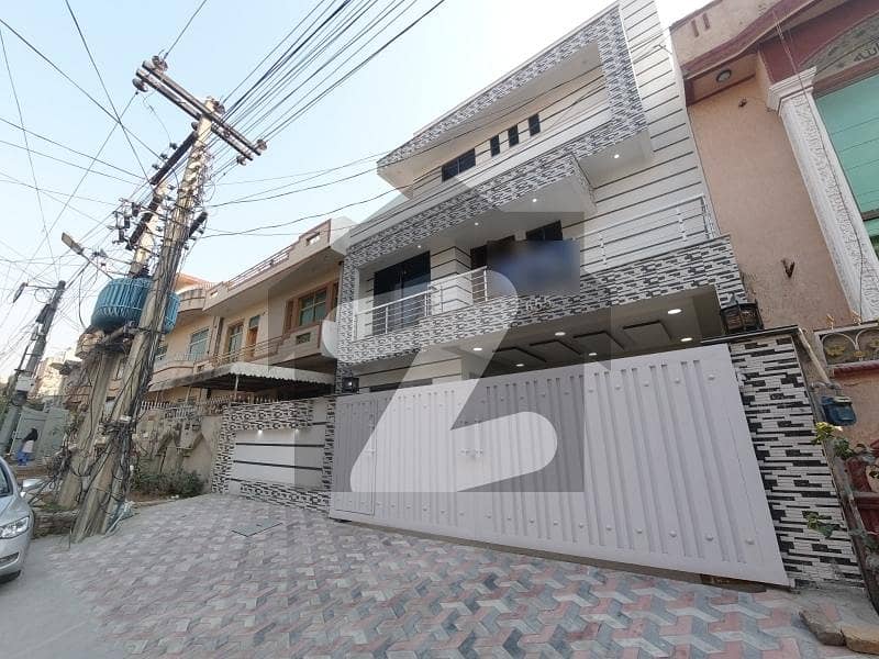پی ڈبلیو ڈی ہاؤسنگ سکیم اسلام آباد میں 5 کمروں کا 10 مرلہ مکان 4.0 کروڑ میں برائے فروخت۔