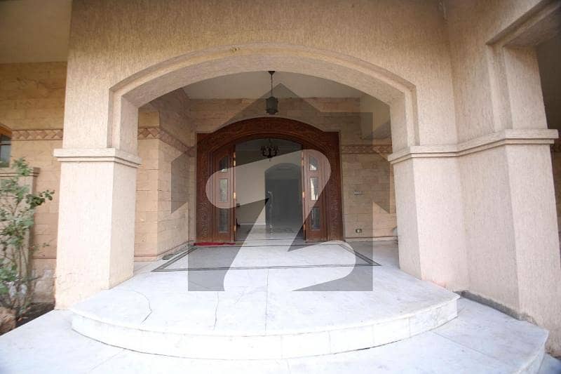 ڈی ایچ اے فیز 2 ڈیفنس (ڈی ایچ اے),لاہور میں 4 کمروں کا 2 کنال مکان 11.75 کروڑ میں برائے فروخت۔