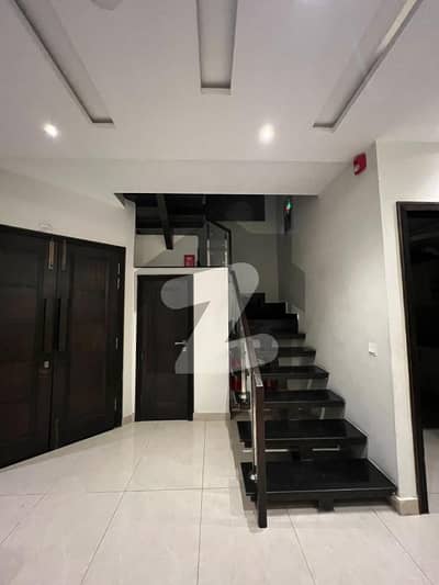 10 Marla Lower Portion Available For Rent In Formanites Housing Scheme - Block E
