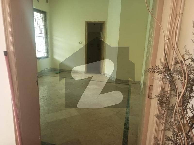 ویسٹ وُوڈ ہاؤسنگ سوسائٹی لاہور میں 4 کمروں کا 1 کنال بالائی پورشن 85.0 ہزار میں کرایہ پر دستیاب ہے۔